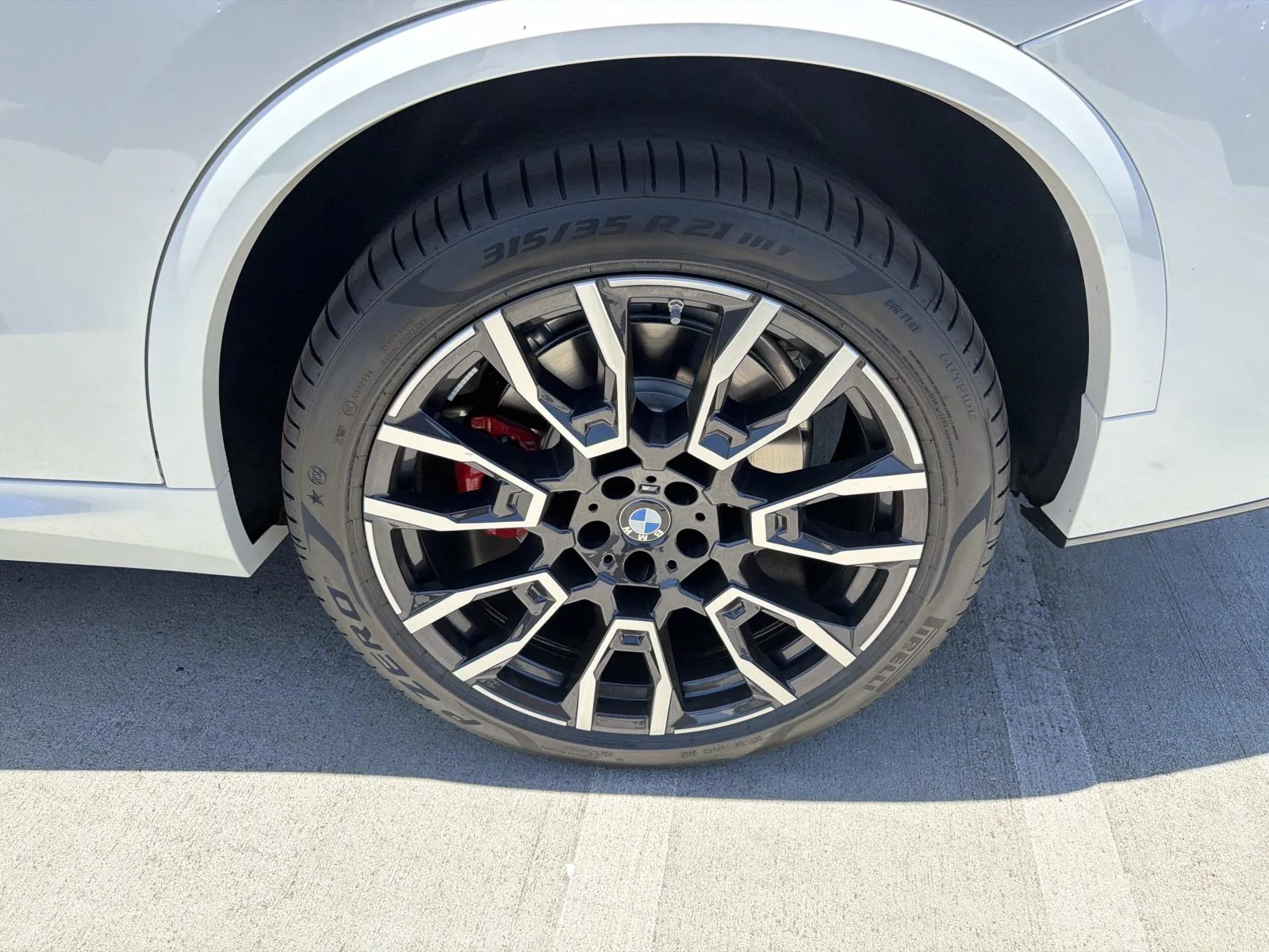 New 2026 Mineral White Metallic BMW xDrive50e Plug-In Hybrid image 6