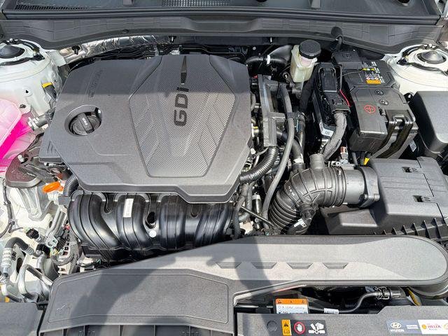New 2026 White Hyundai SE image 19