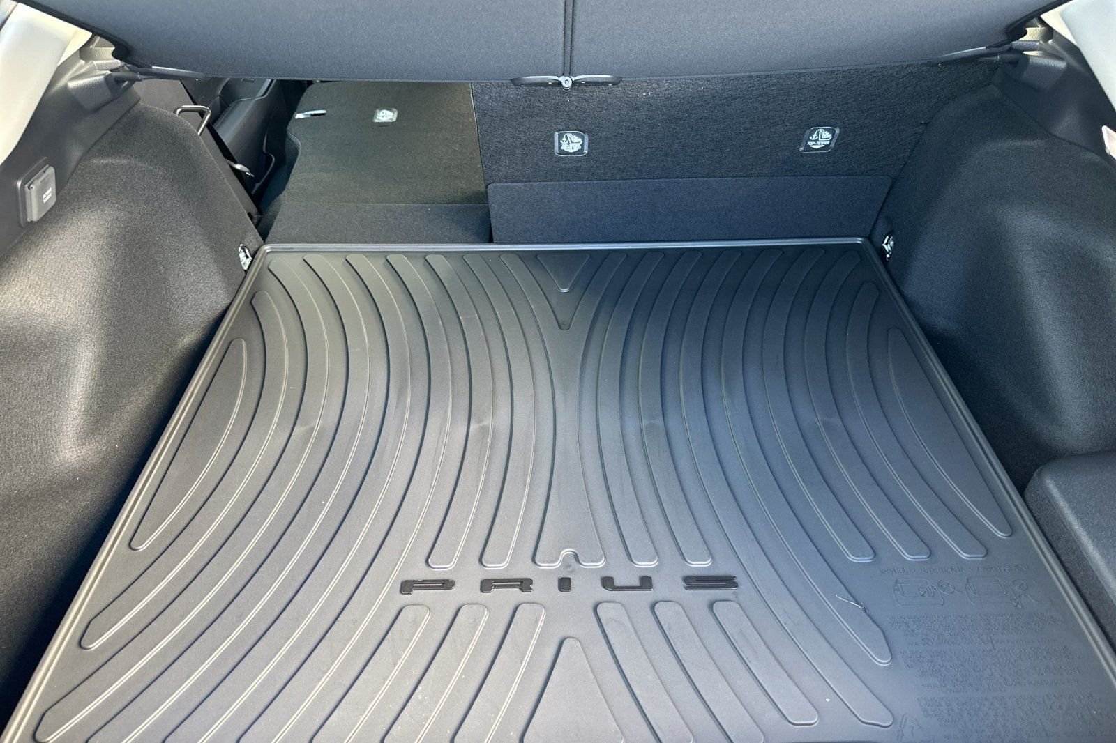 2026 Toyota Prius Plug-in Hybrid SE - Photo 15