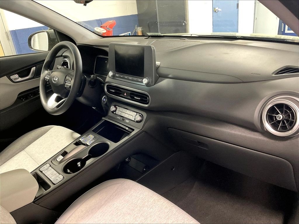 Used 2023 Gray Hyundai SE image 14