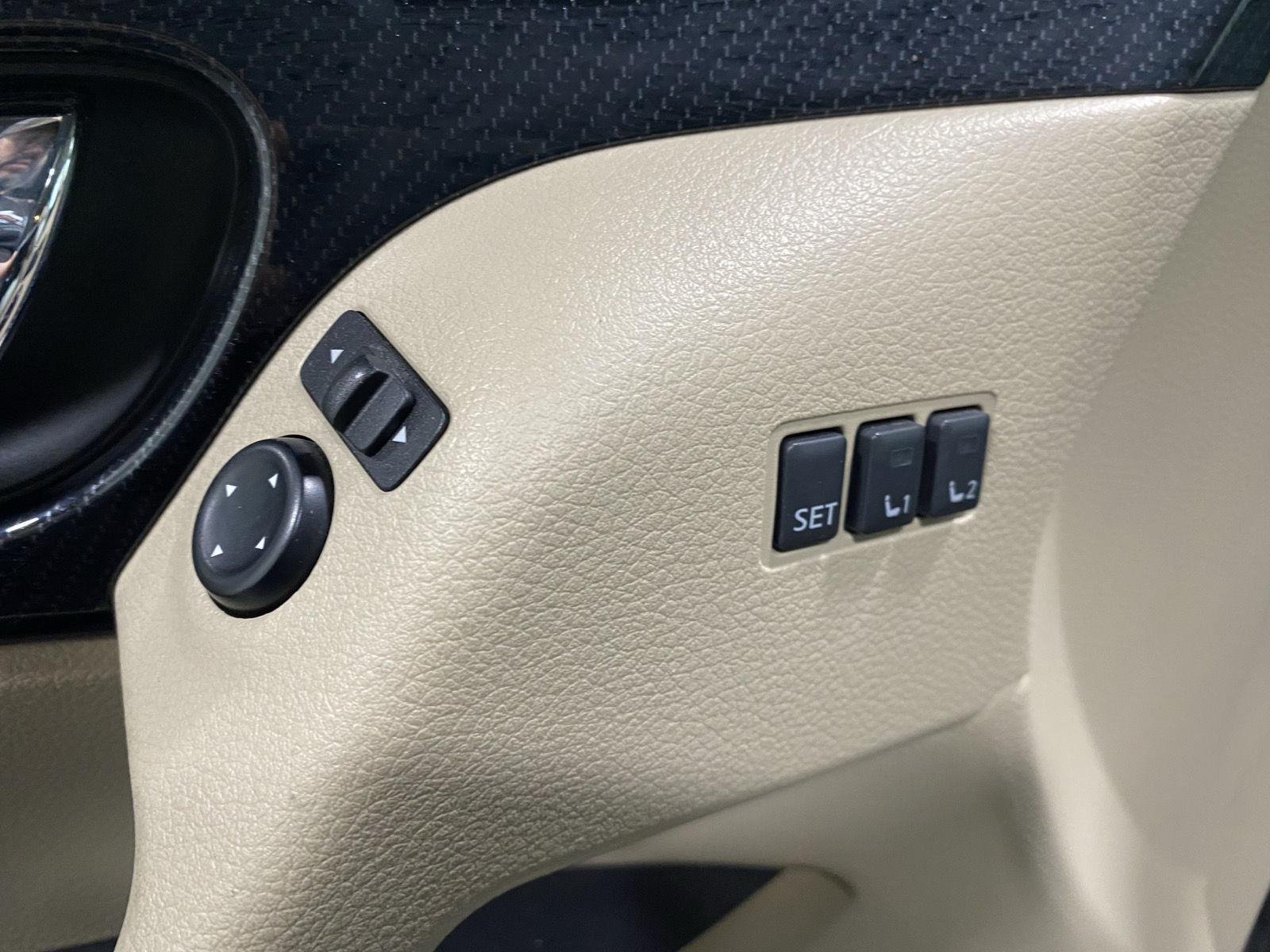 Used 2020 Midnight Pine Metallic Nissan SL image 18
