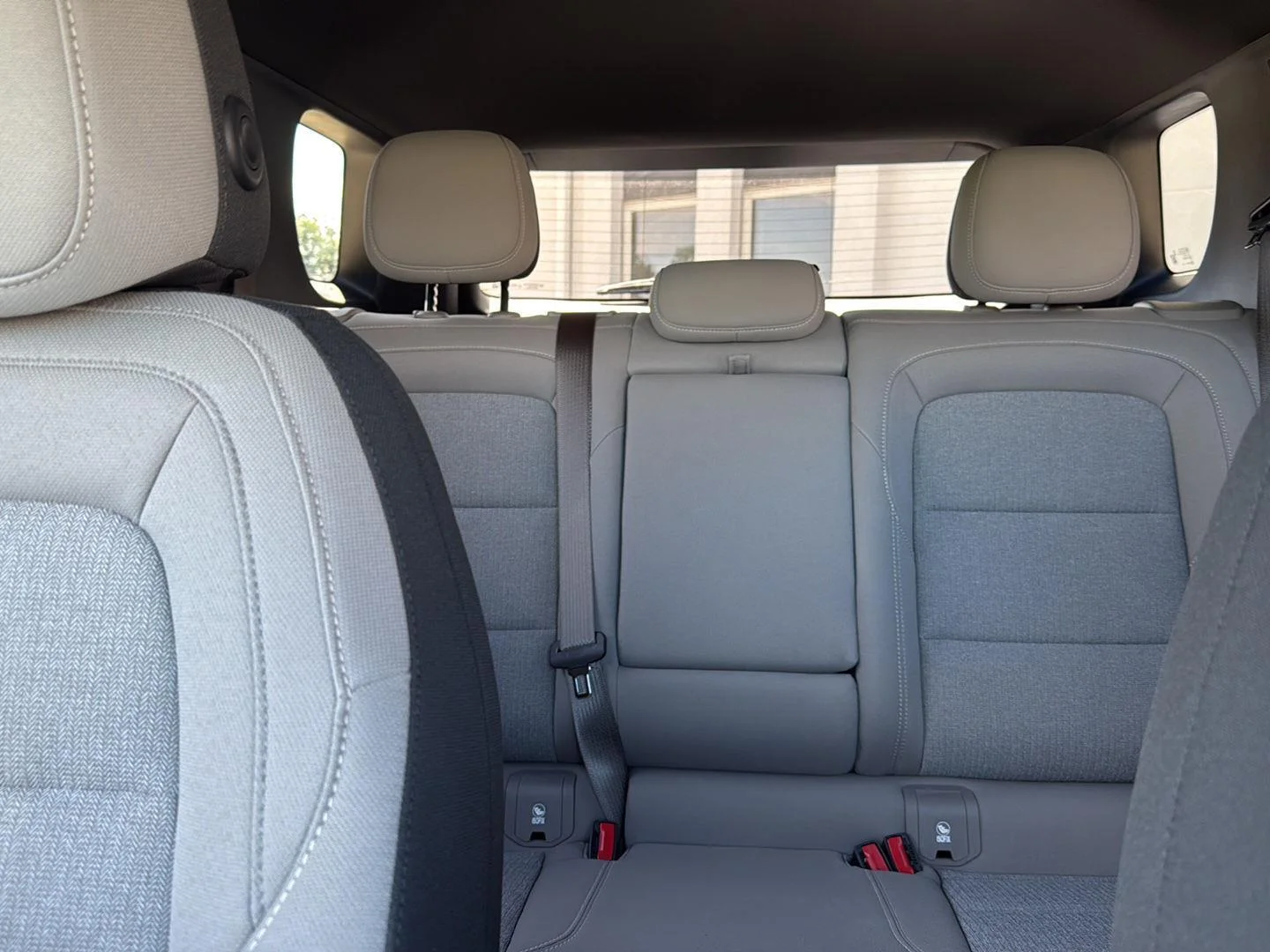 Used 2026 Riverstone Metallic GMC FWD Elevation image 28