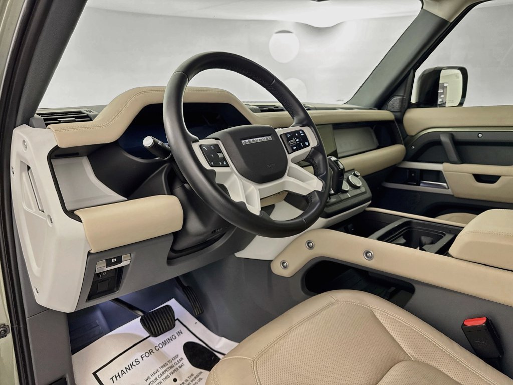 Used 2024 Green Land Rover S image 9