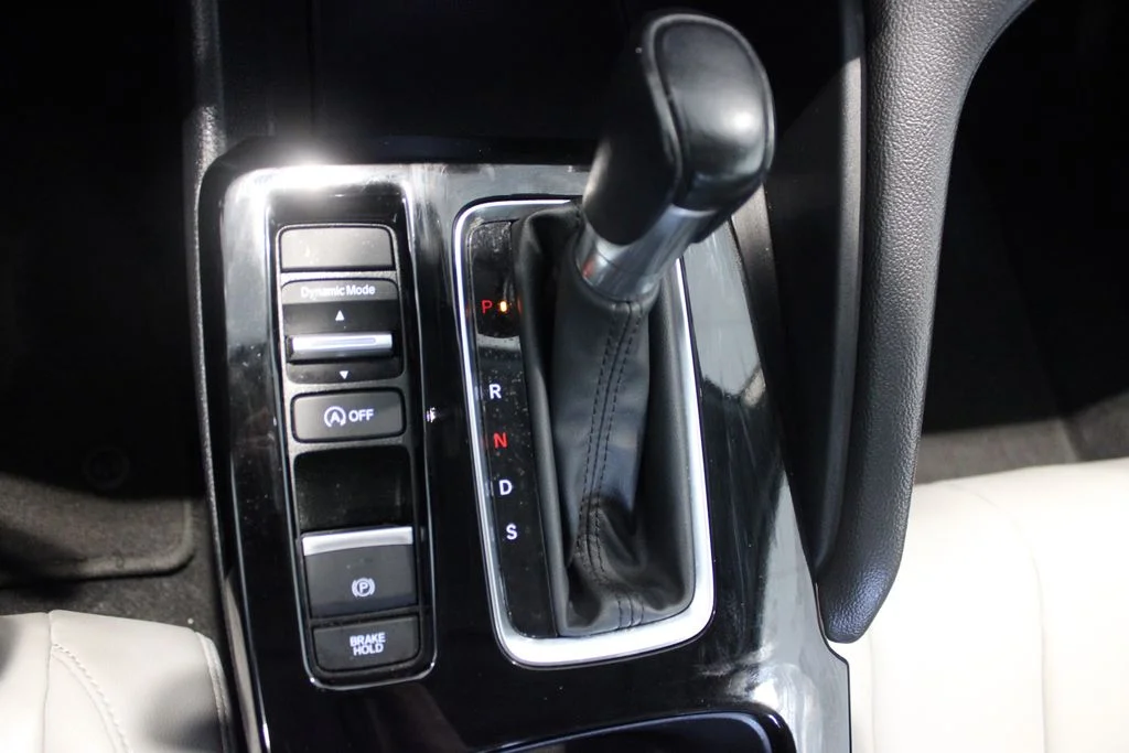 Used 2024  Acura Base image 17