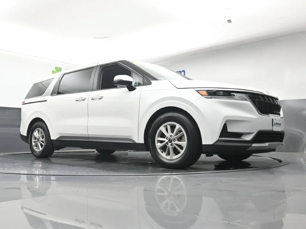 Used 2024 White Kia LX image 30