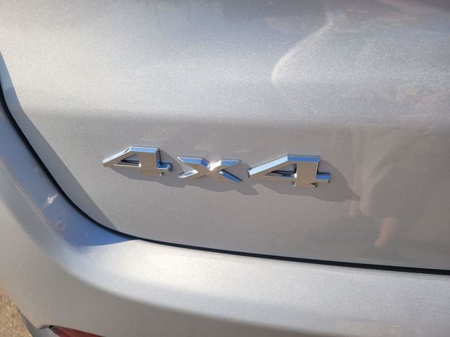 Used 2024 Silver Jeep Latitude image 10