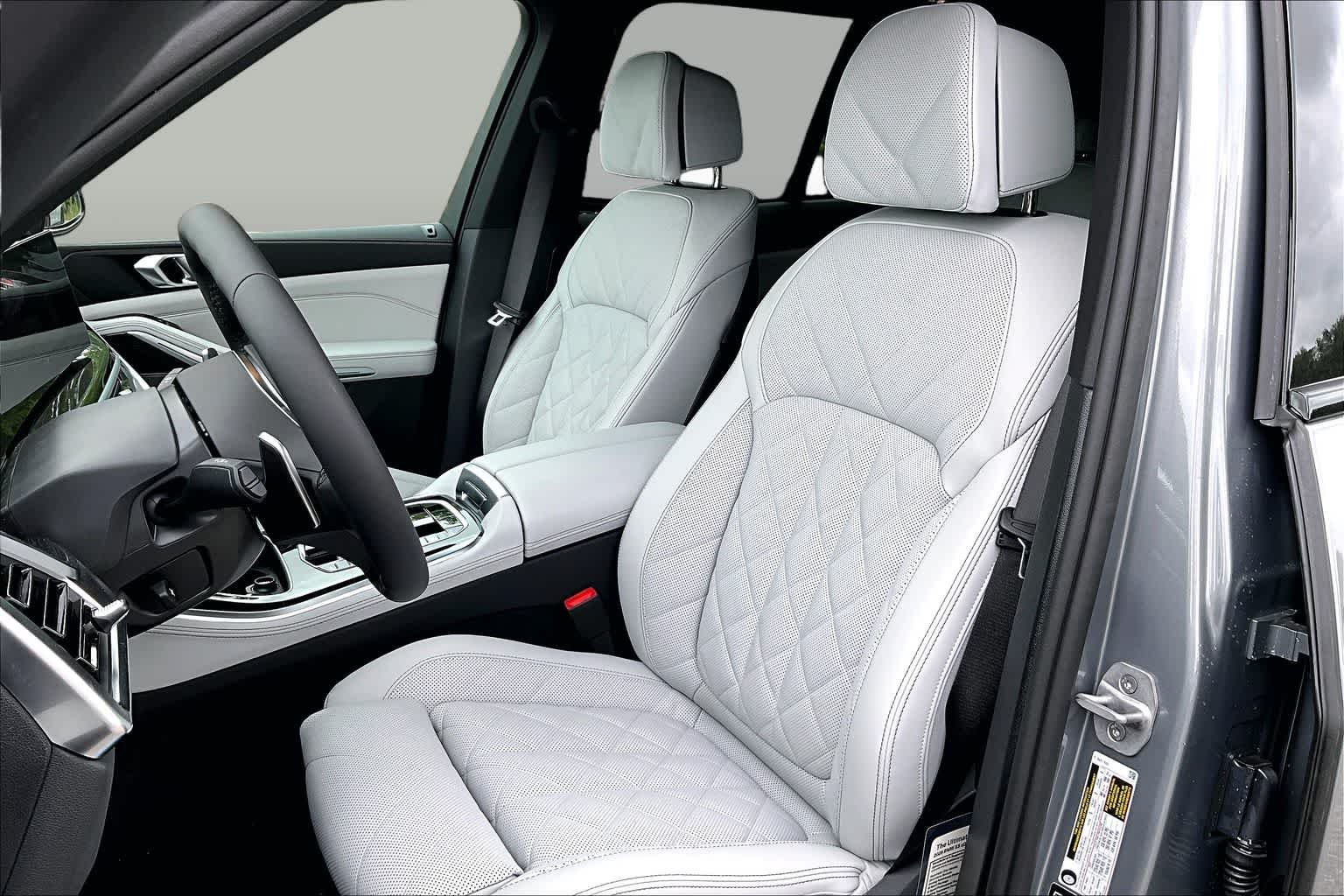 New 2026 Skyscraper Grey Metallic BMW xDrive40i image 7