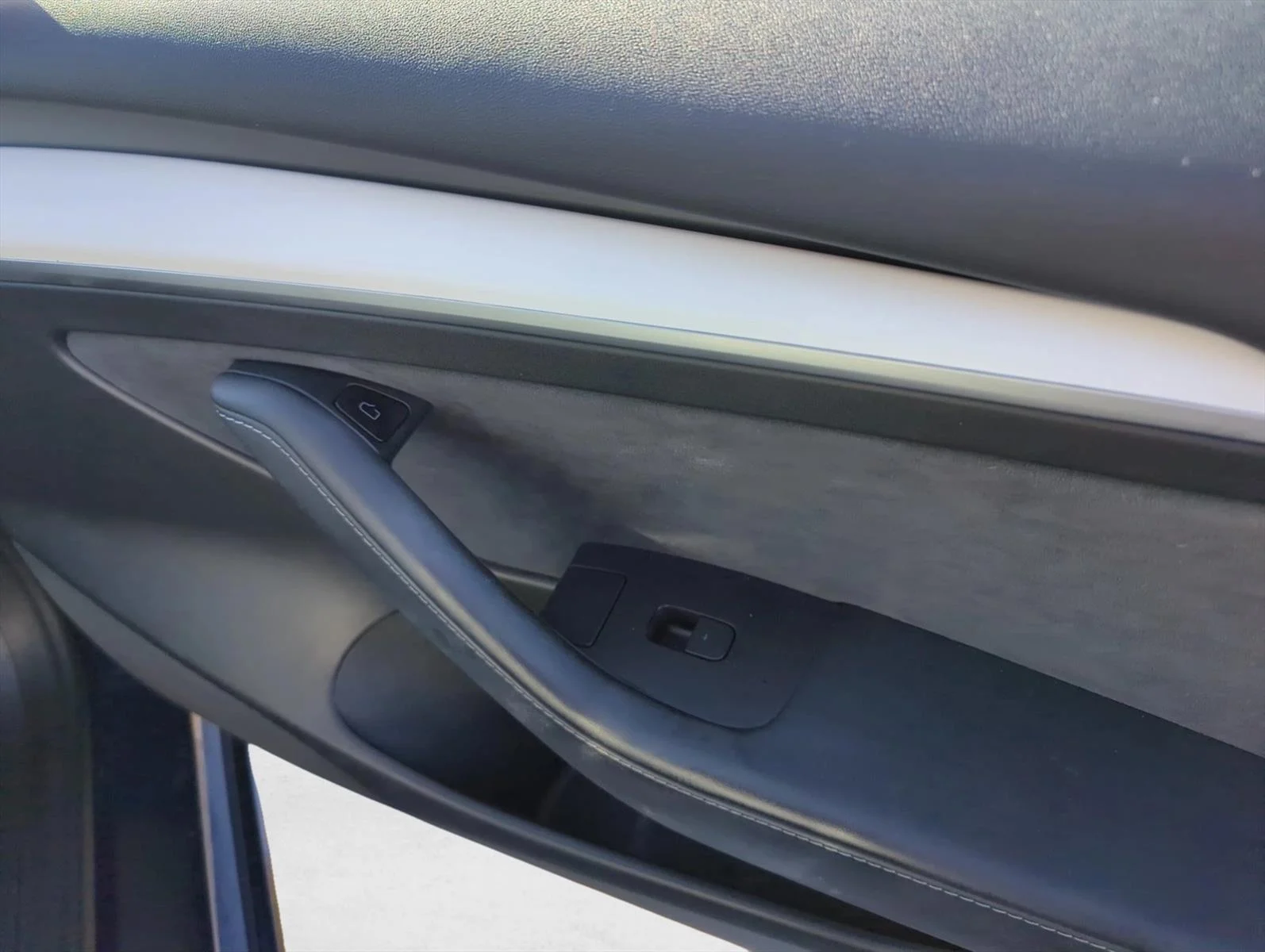 Used 2022 Blue Tesla Long Range image 27