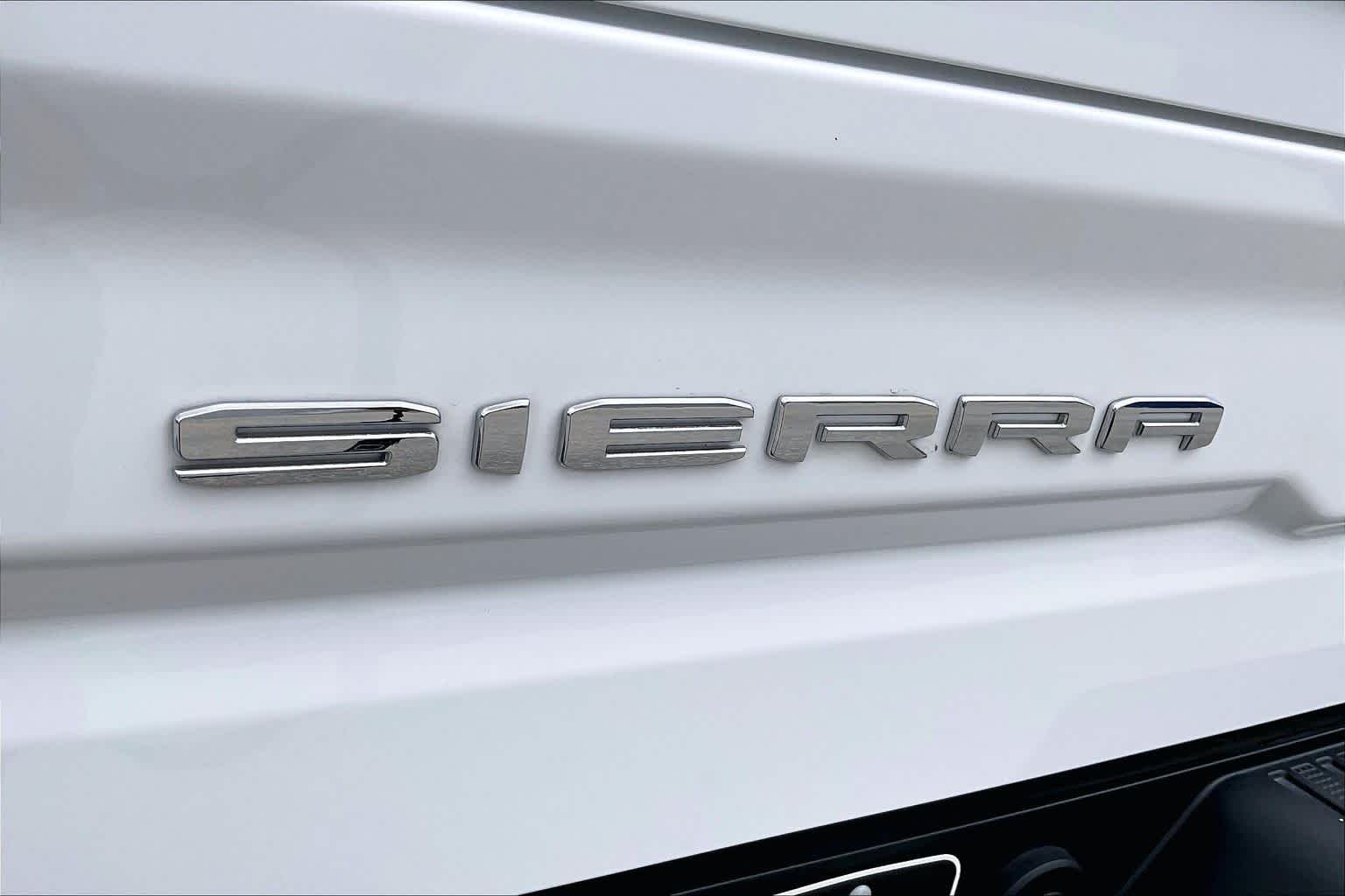 Used 2026 Summit White GMC AT4 image 10