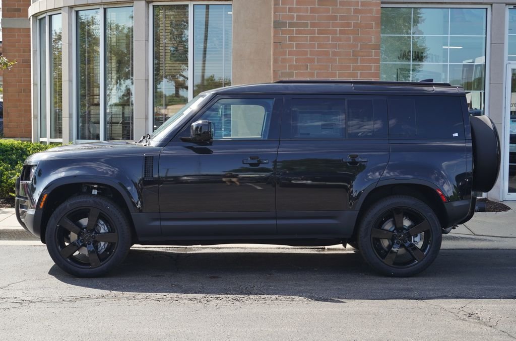 New 2026 Santorini Black Land Rover S image 2