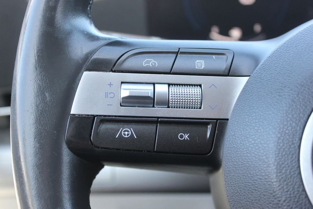 Used 2024 White Hyundai SEL image 26