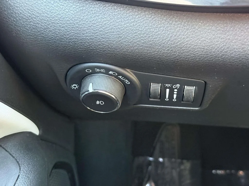 Used 2024 White Jeep Limited image 25