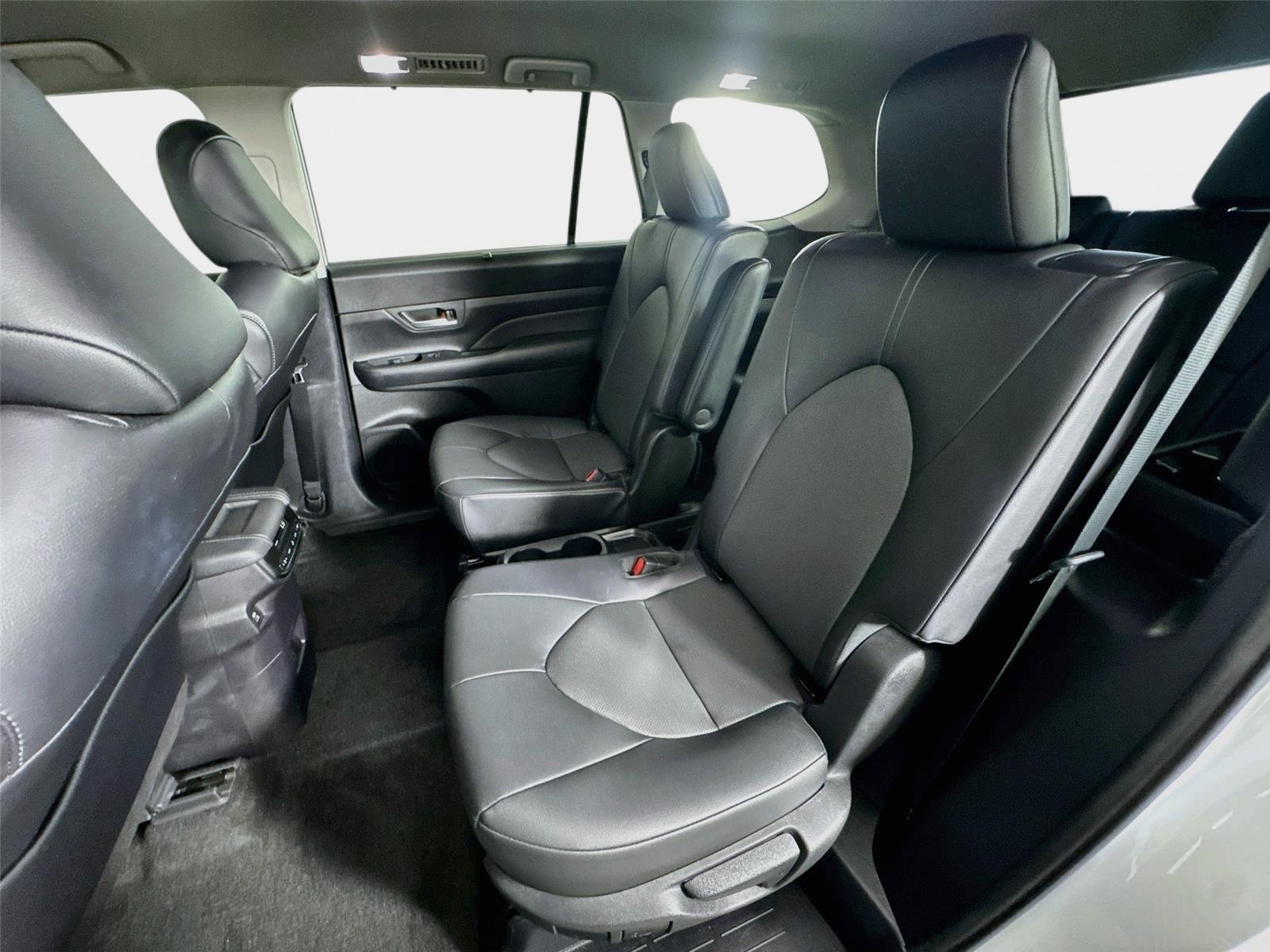Used 2024 Pearl Toyota XLE image 21