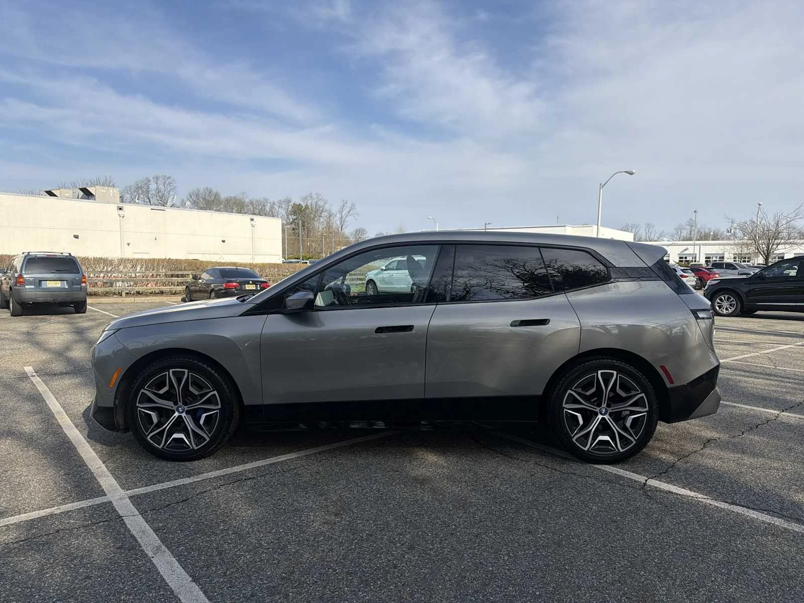 Used 2023 Oxide Grey Metallic BMW xDrive50 image 11