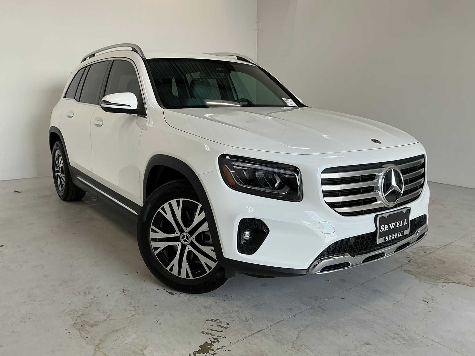 Certified Used 2026 Polar White Mercedes-Benz GLB 250 image 2