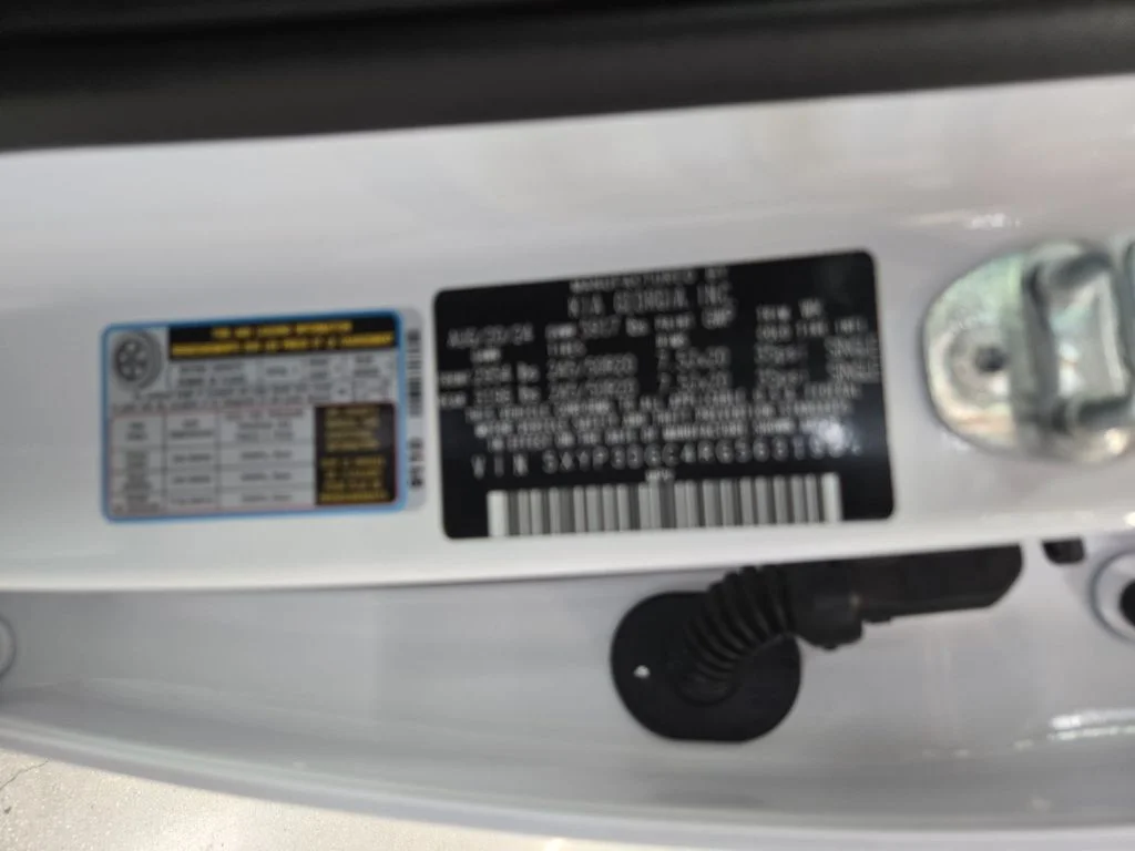 Used 2024 White Kia EX X-Line image 25