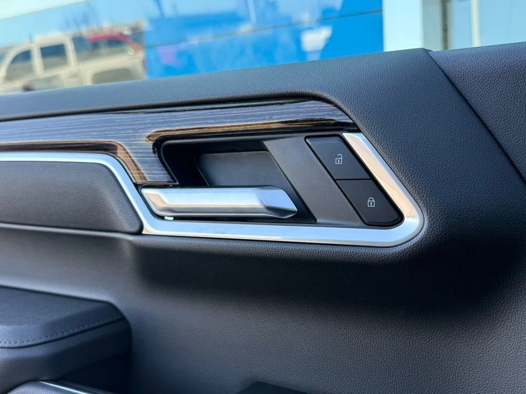 New 2026 Onyx Black GMC Elevation image 28
