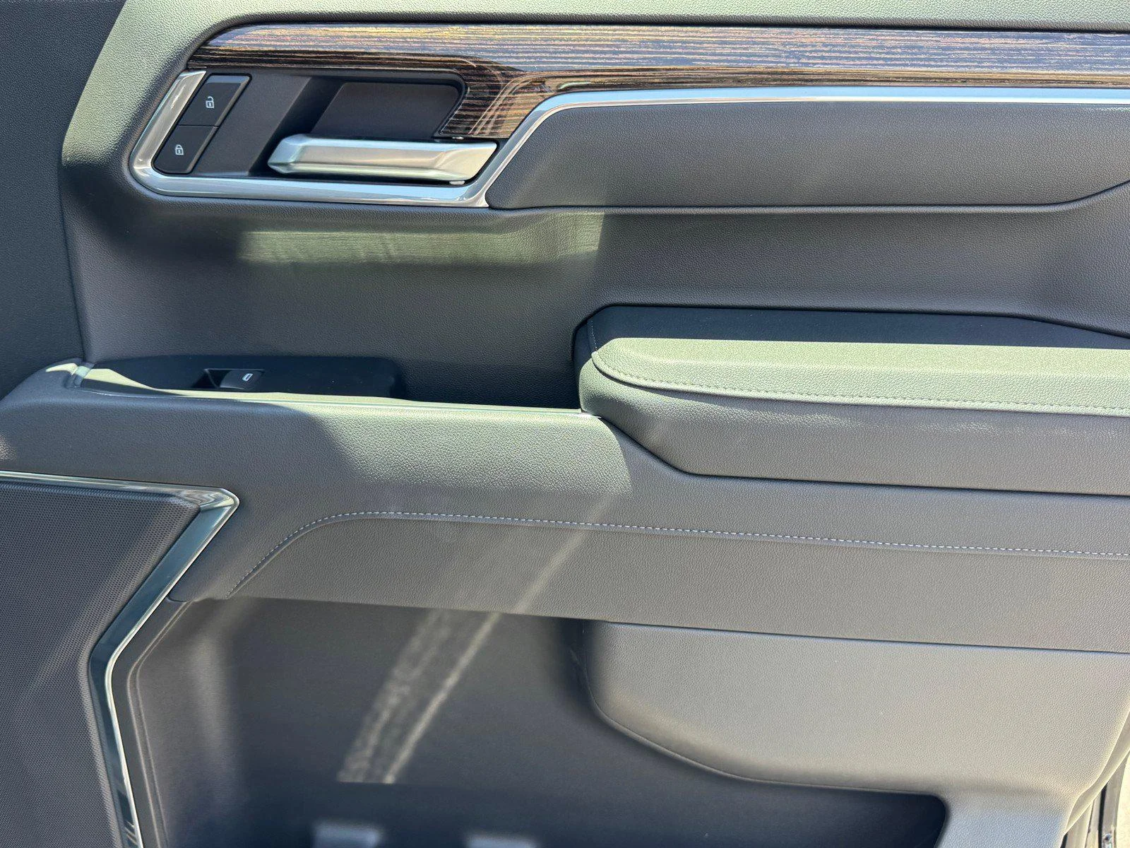 New 2026 Onyx Black GMC Elevation image 9