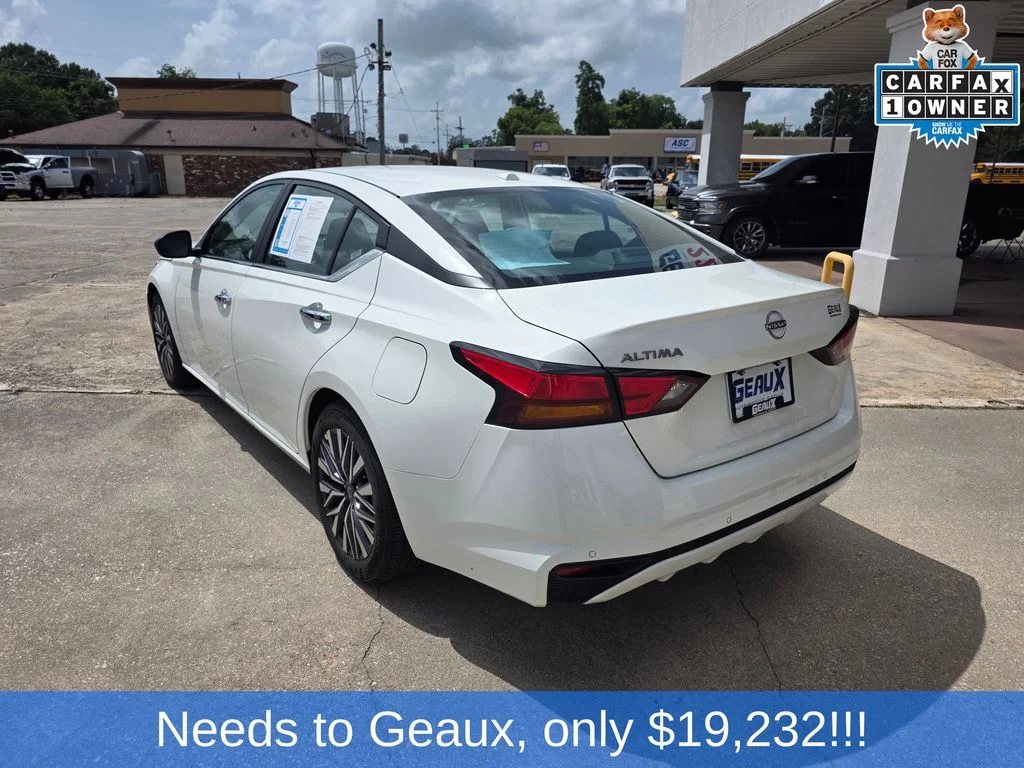 Used 2025 White Nissan 2.5 SV image 6