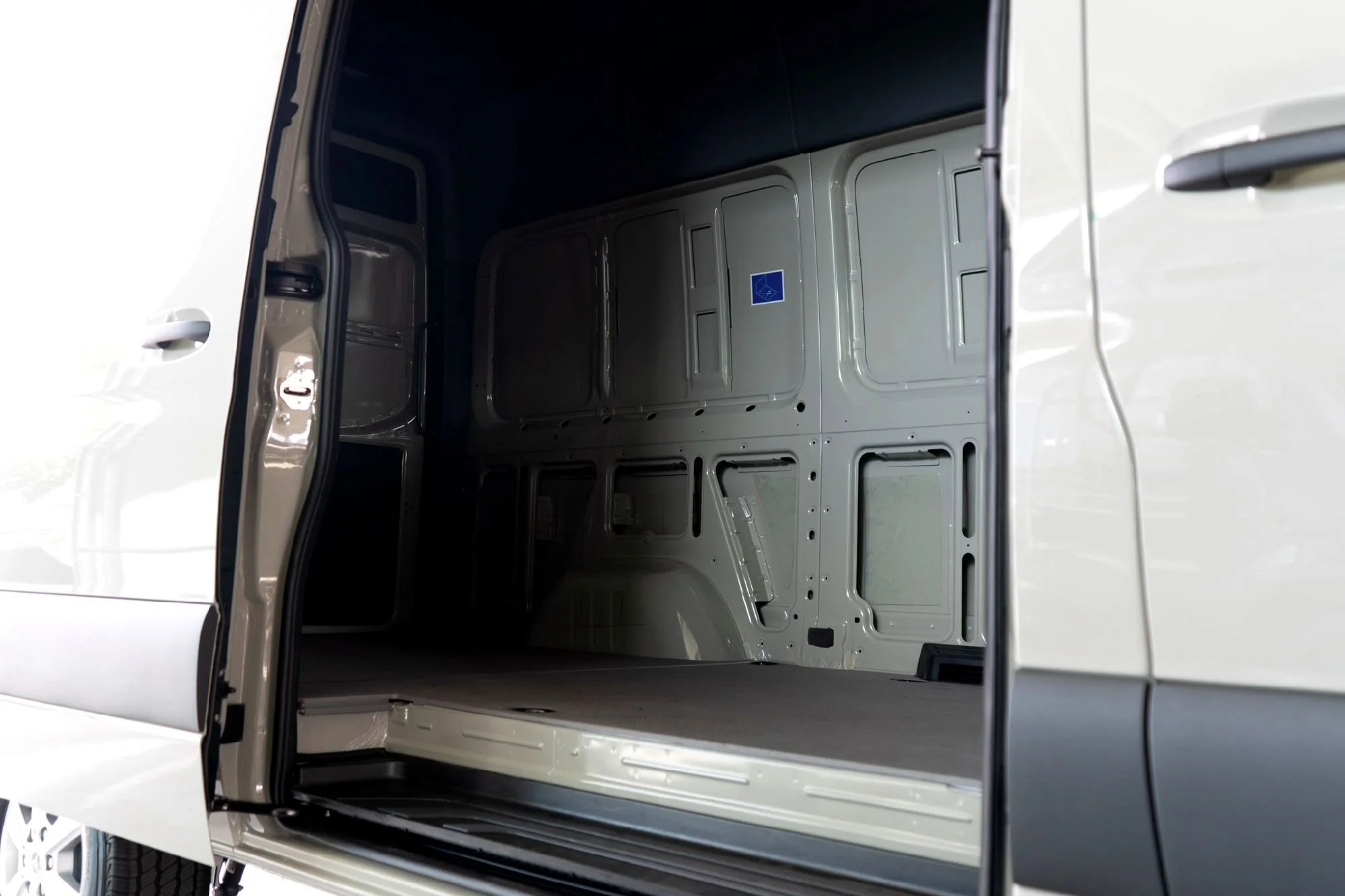 New 2025  Mercedes-Benz Cargo 144 WB image 17