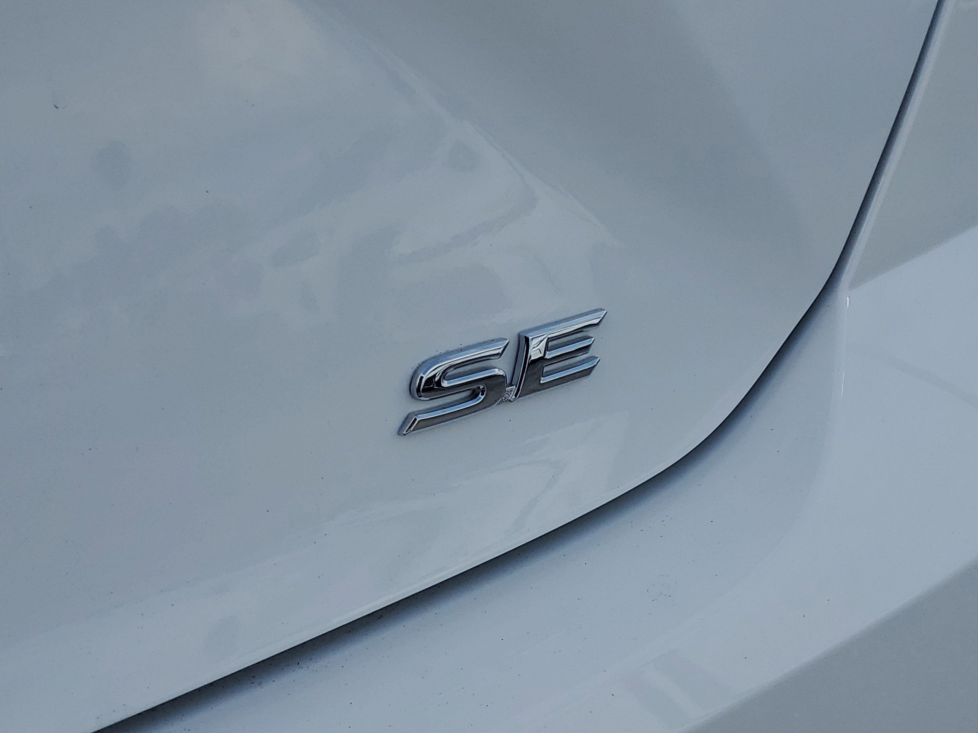 Used 2025 Ice Cap Toyota SE image 9