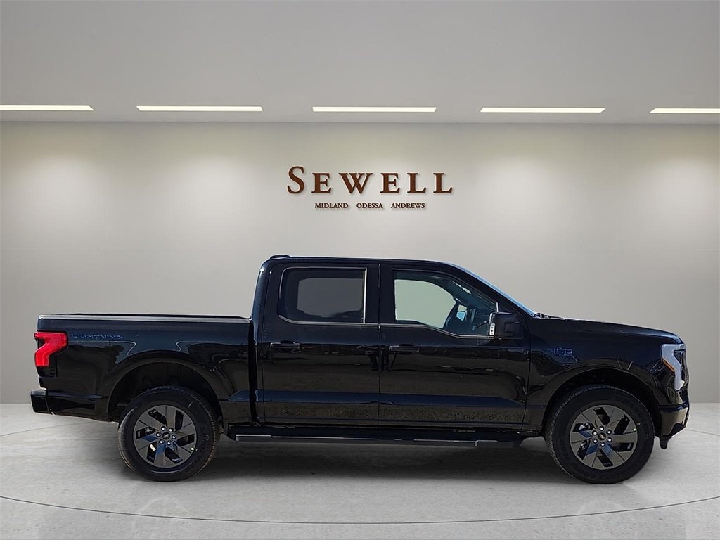 2025 Ford F-150 Lightning photo 4