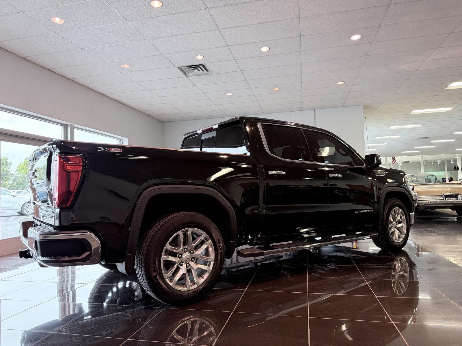 Used 2021 Onyx Black GMC SLT image 13