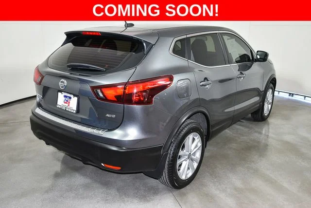 Used 2019 Gray Nissan S image 5