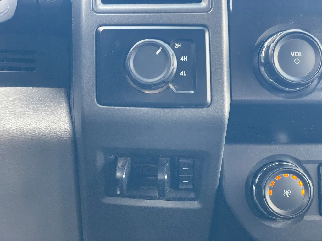 Used 2019 Oxford White Ford XL image 10