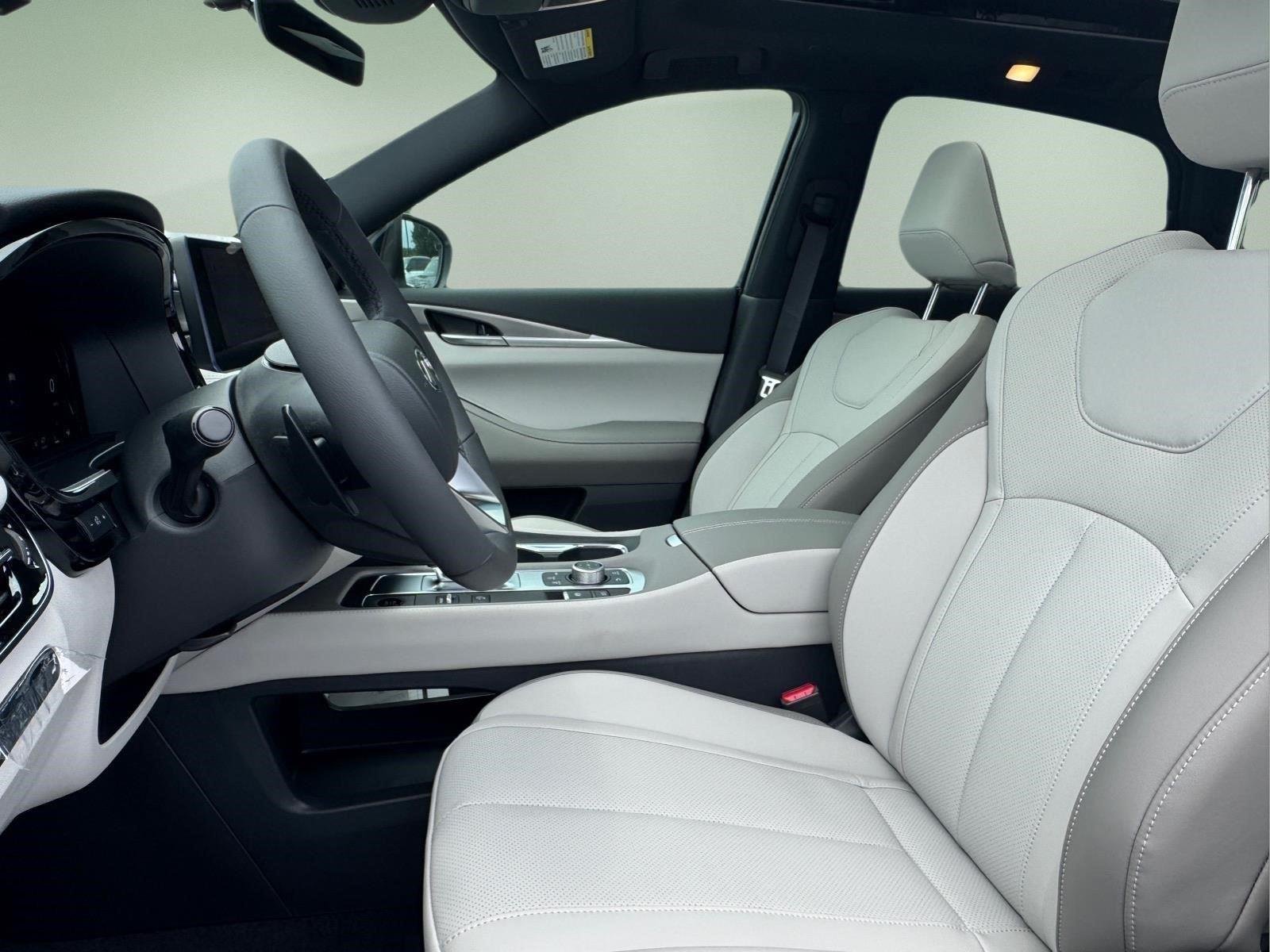 New 2027 RADIANT WHITE INFINITI Luxe AWD image 19
