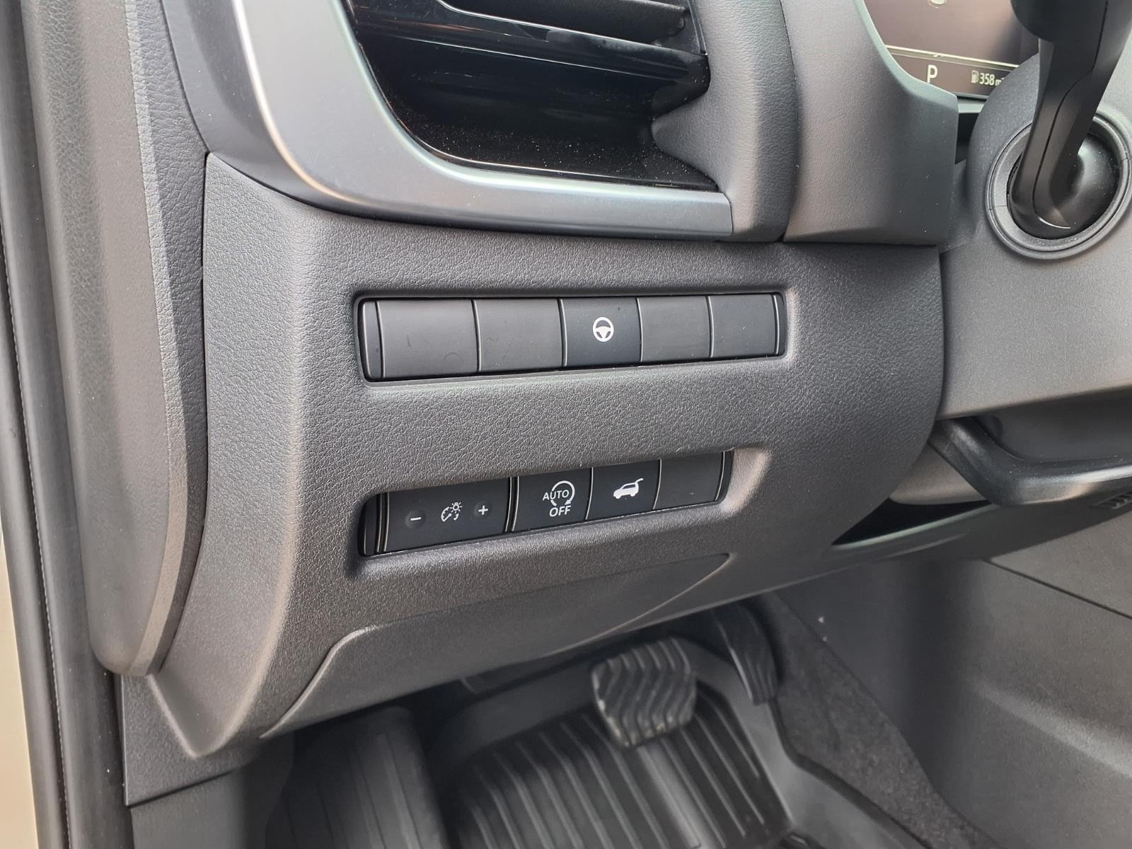 2024 Nissan Rogue SL Silver at Robbins Nissan