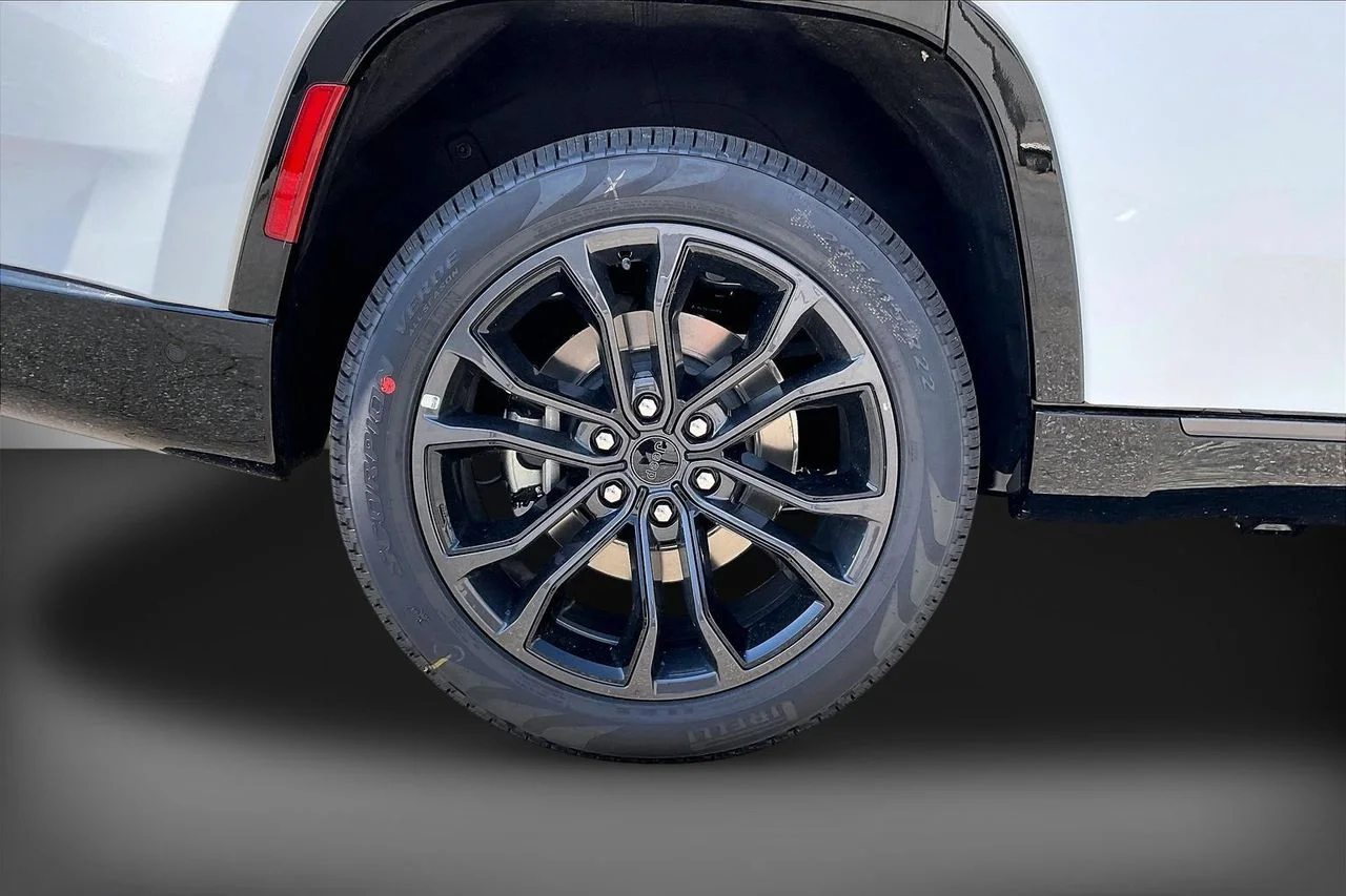 New 2026 Bright White Clearcoat Jeep Summit Reserve image 38