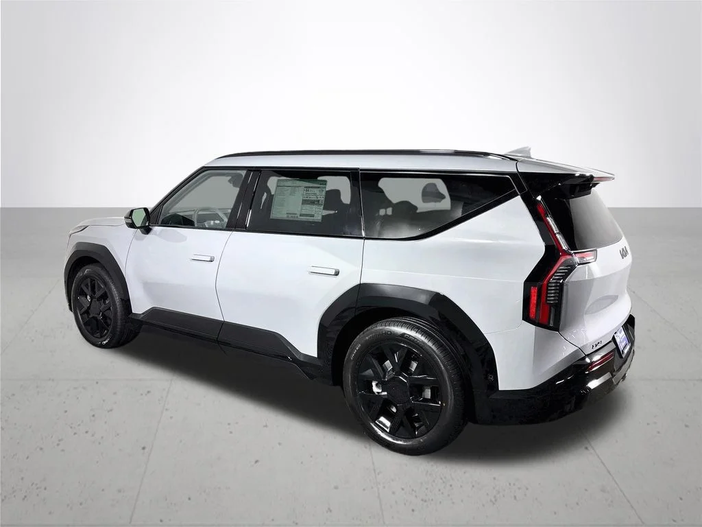 New 2026 Wolf Gray Kia Land AWD image 8