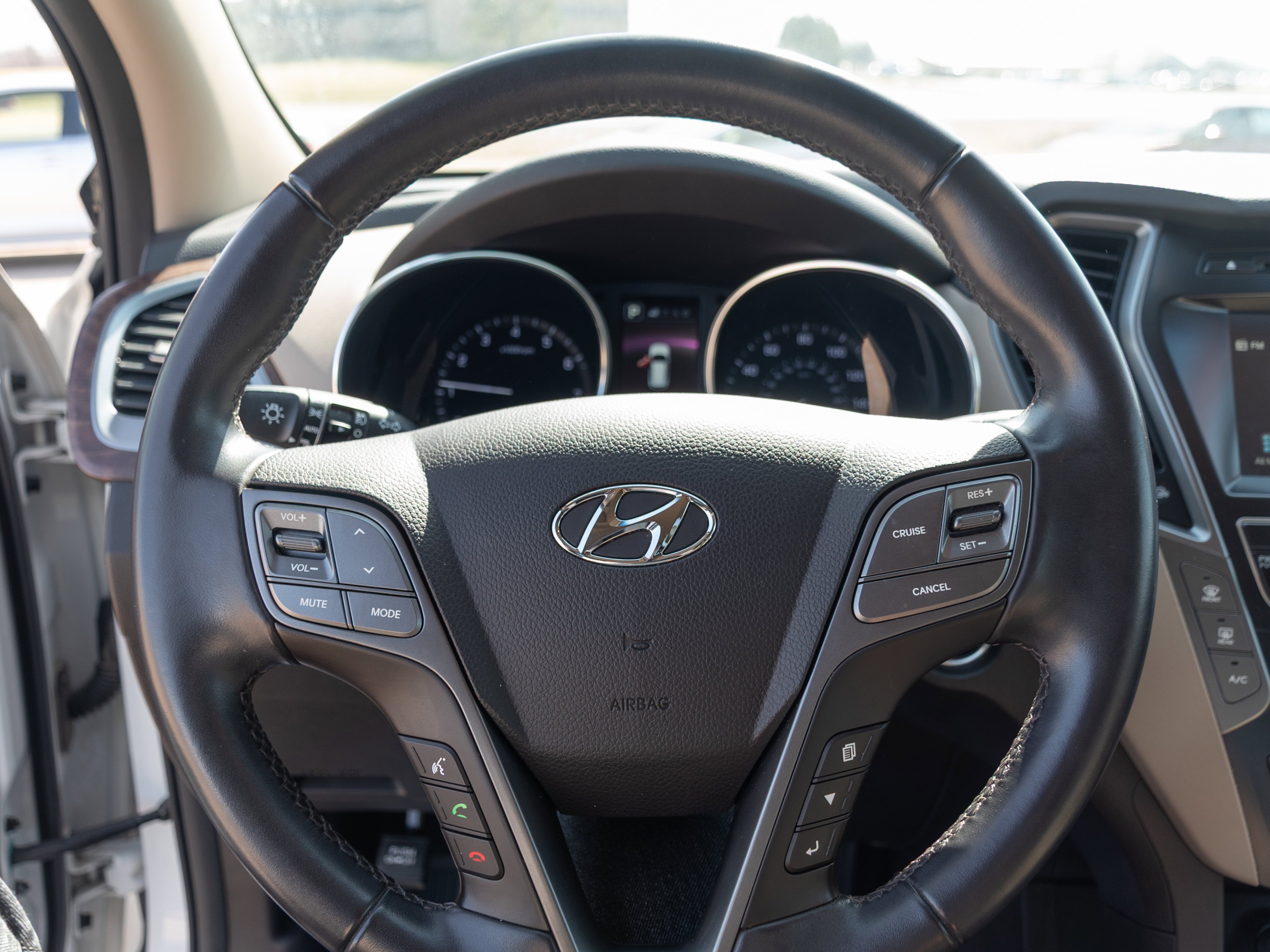 2017 Hyundai Santa Fe Limited - Photo 11