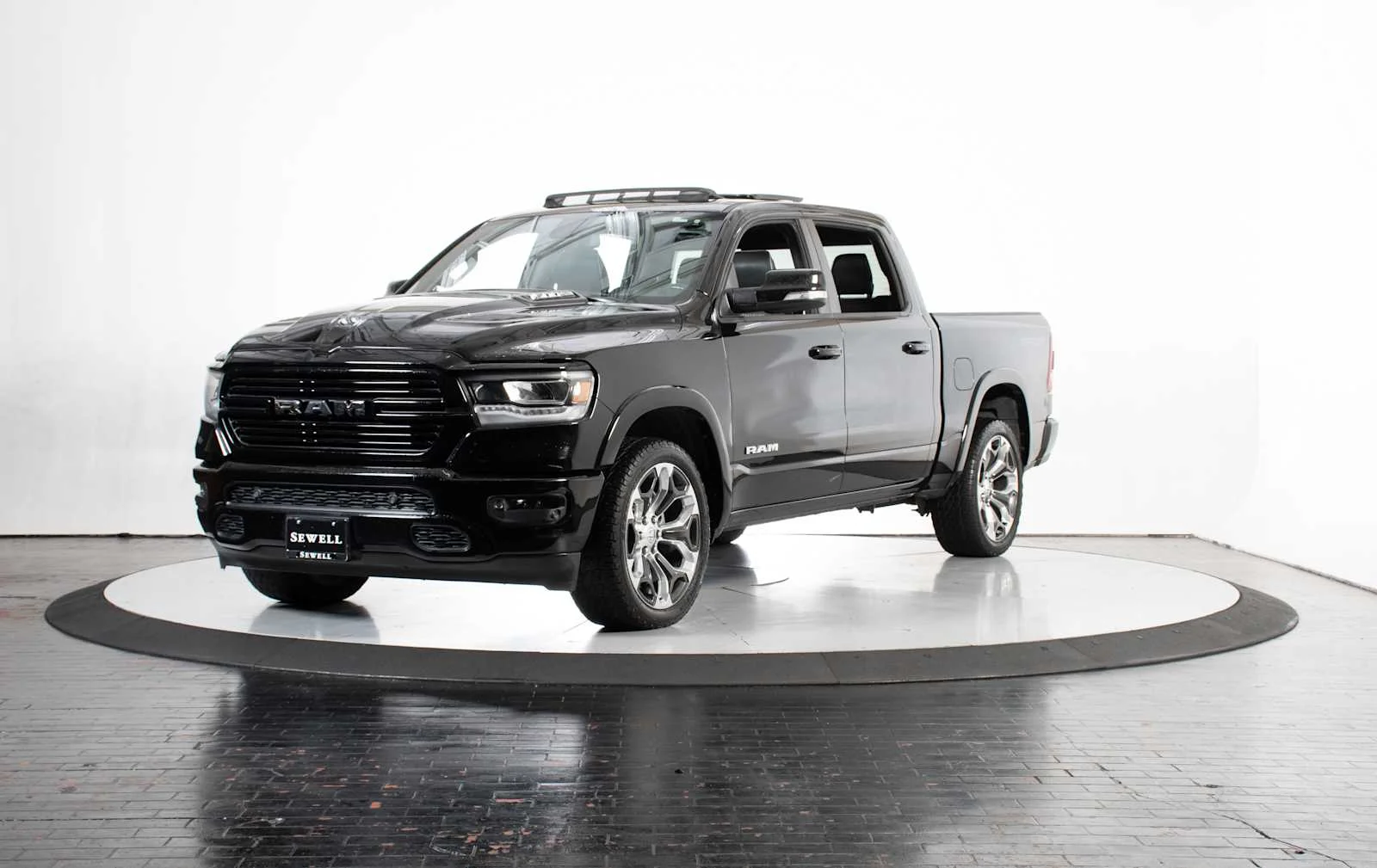 2020 RAM 1500 Laramie 4x4 Crew Cab 5'7's photo
