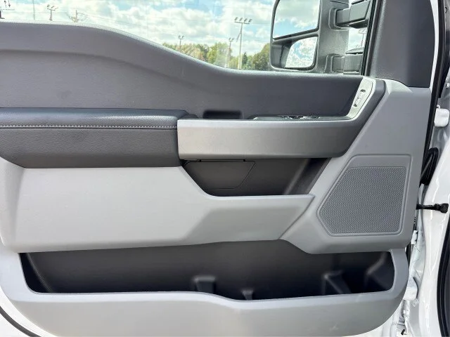 New 2026 Oxford White Ford F-250® XL image 37