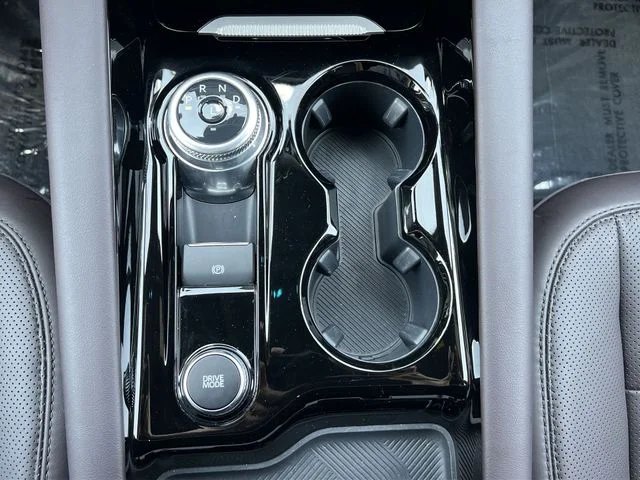 Used 2025 White Ford Platinum image 17