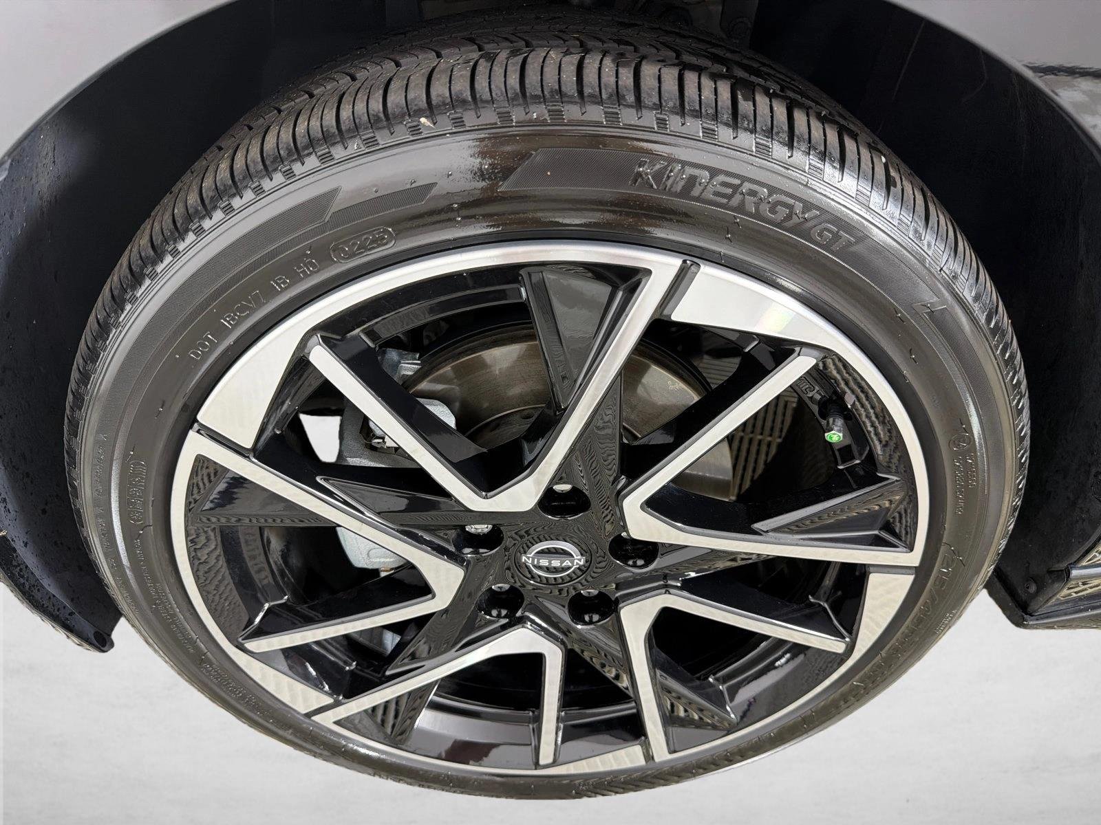 Used 2025 Super Black Nissan SR image 11