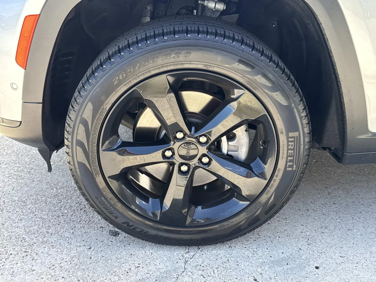 Used 2024 Silver Zynith Jeep Limited image 4