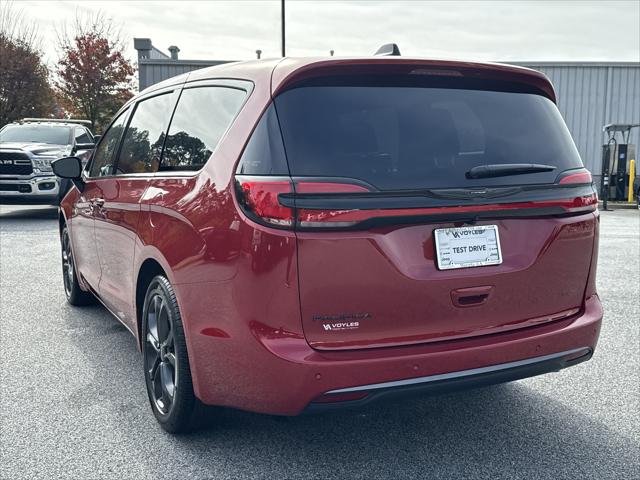 New 2026 Red Hot Pearl-Coat Exterior Paint Chrysler Select image 32