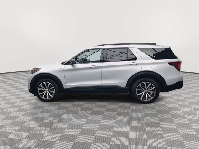 Used 2026 Space White Metallic Ford ST-Line image 41