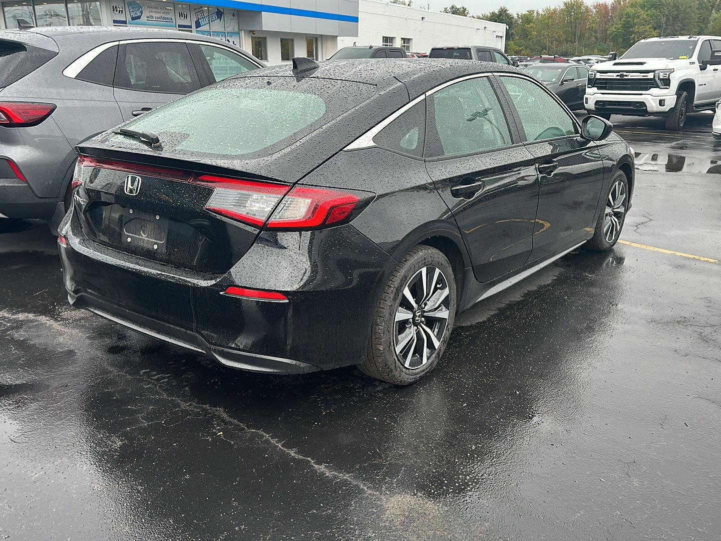 Used 2024  Honda EX-L image 2