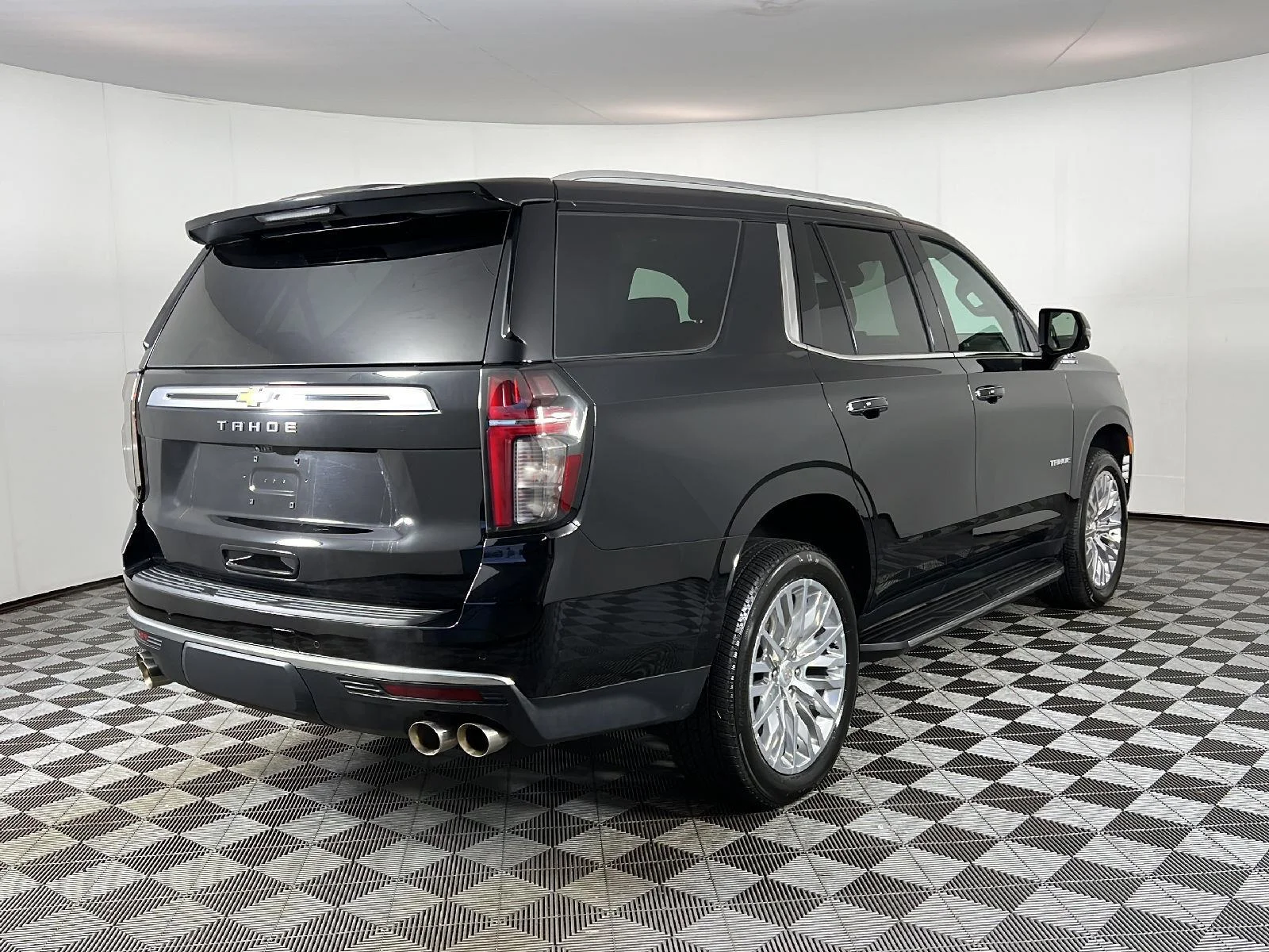 Used 2023 Black Chevrolet High Country image 5