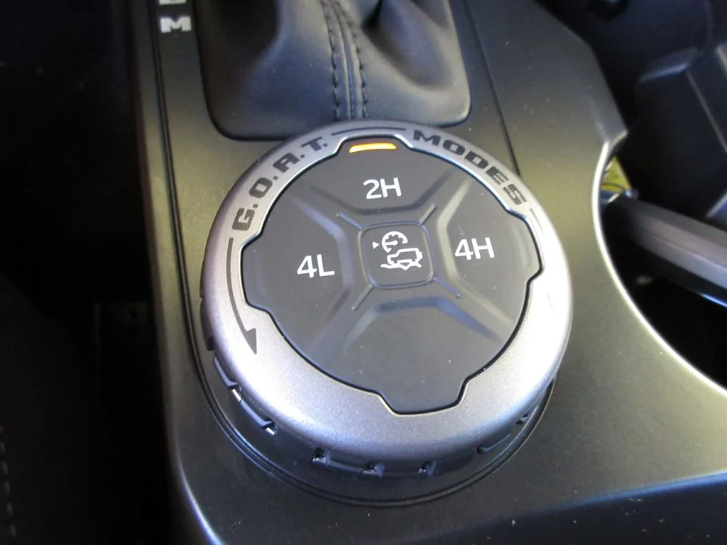2025 Ford Bronco 4-Door Base - Photo 19