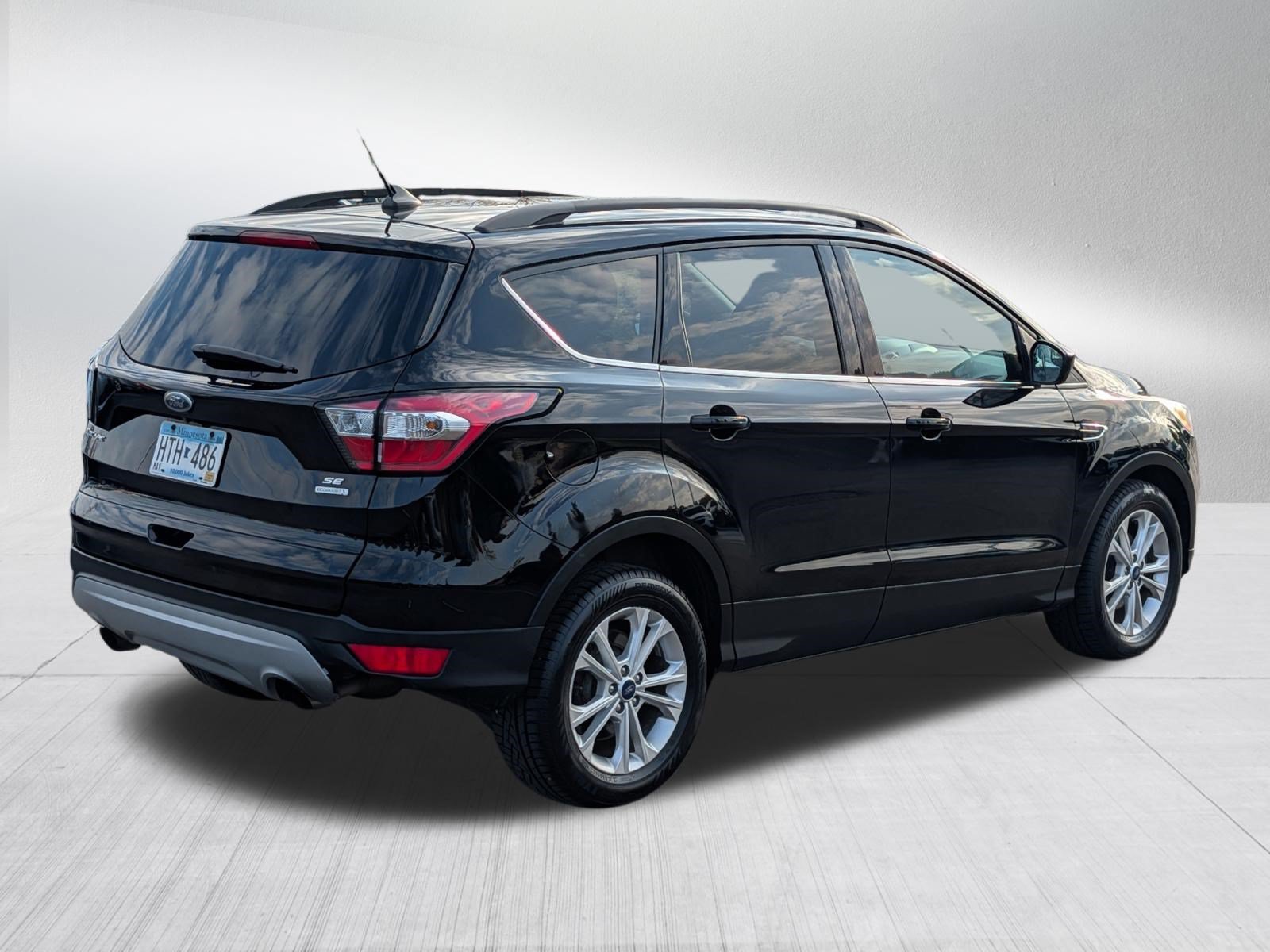 Used 2018 Shadow Black Ford SE image 7