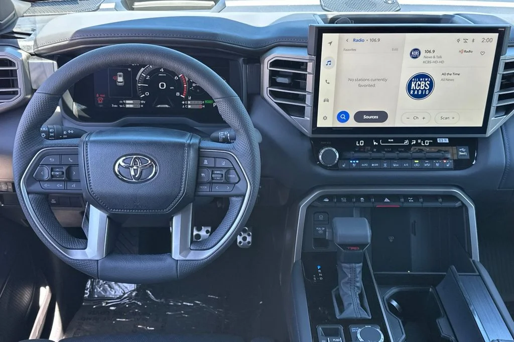 New 2026 Wind Chill Pearl <sup>1</sup> Toyota  Platinum image 14