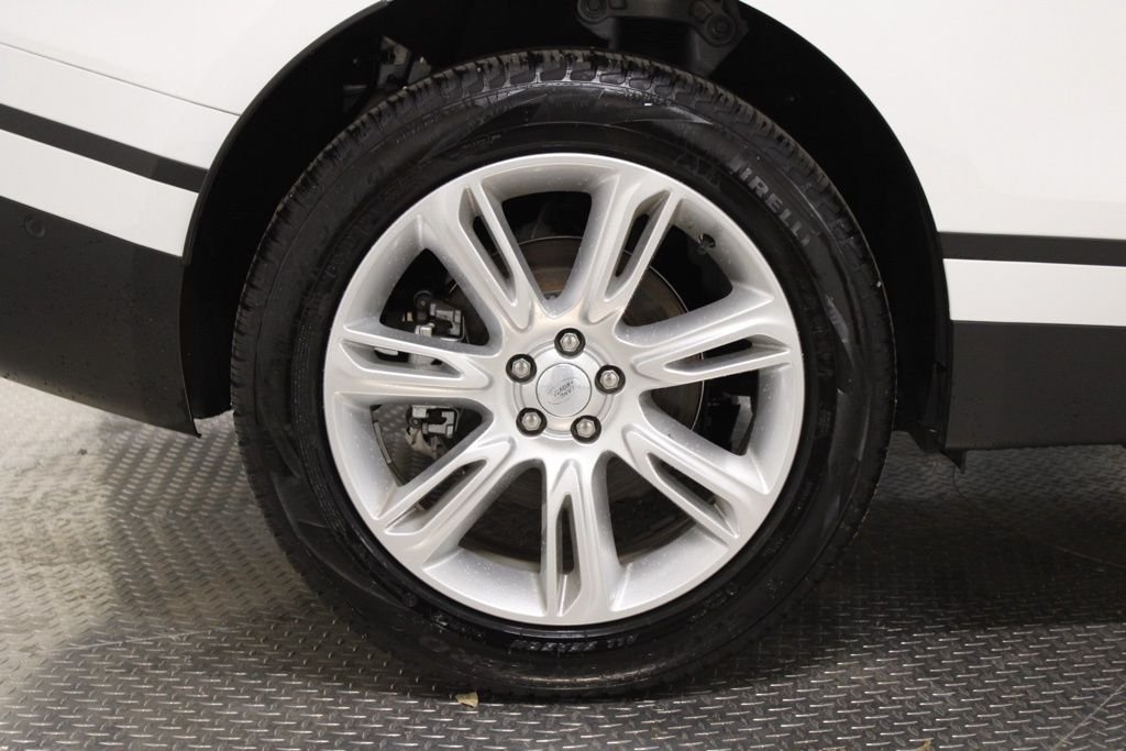 Used 2025 White Land Rover S image 17