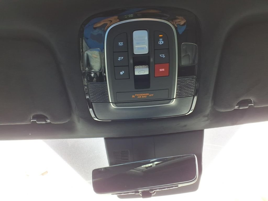 Used 2025 White Hyundai Calligraphy image 26