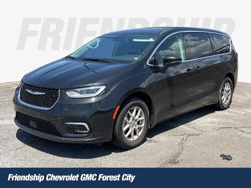 2023 Chrysler Pacifica Touring L's photo