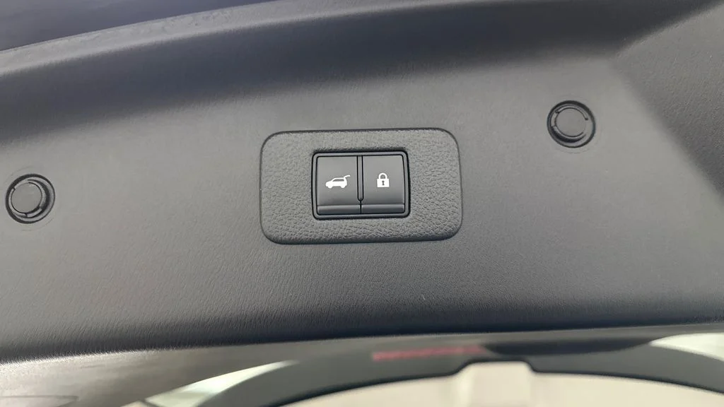 Used 2022 Black Nissan Platinum image 28